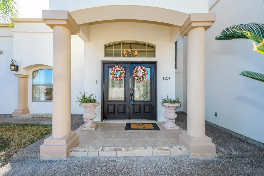 129 Yellowstone Lake Dr, Laredo, TX 78041 - Image #2