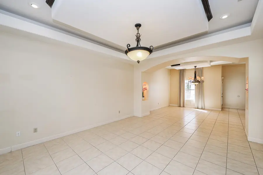 129 Yellowstone Lake Dr, Laredo, TX 78041 - Image #3