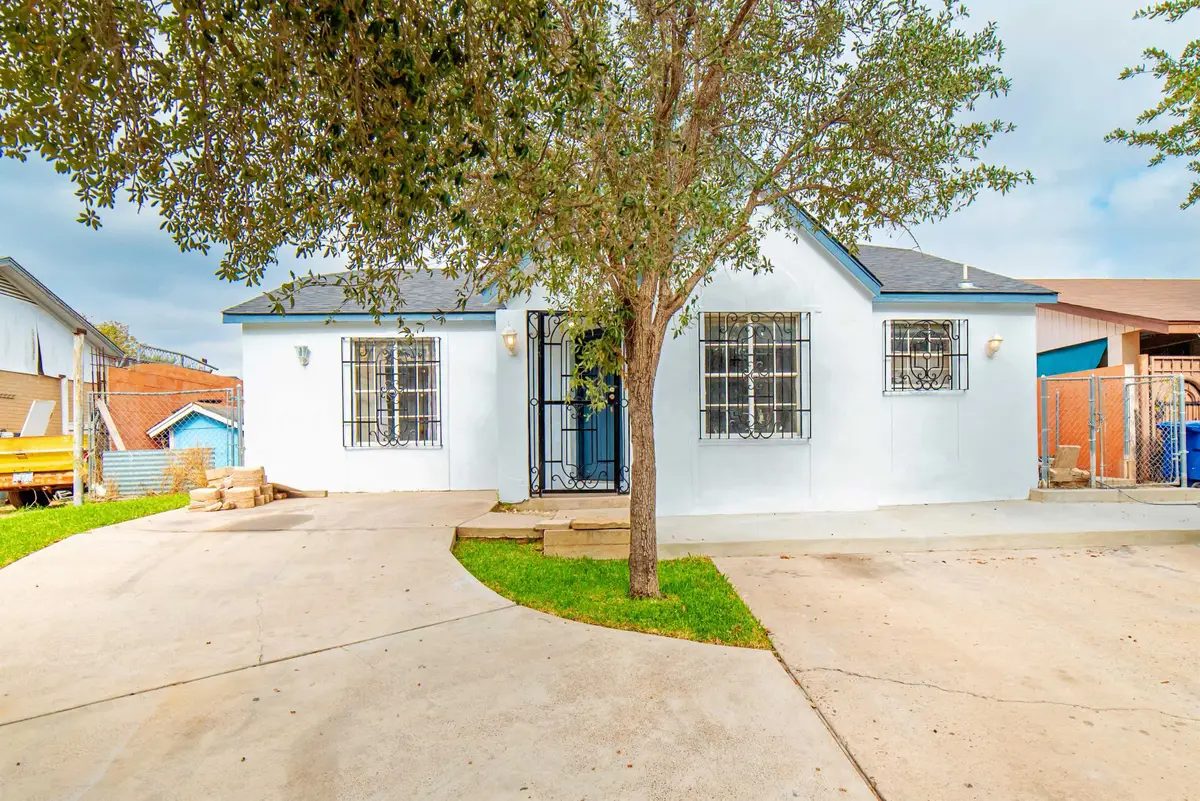 304 Rancho Viejo Dr, Laredo, TX 78045 - Image #1