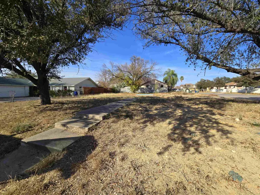 1514 Hibiscus Ln, Laredo, TX 78041 - Image #2