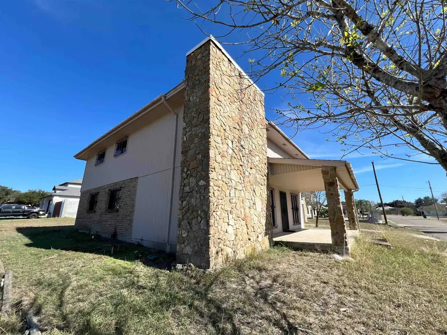 548 Cerrito Dr, Zapata, TX 78076 - #3