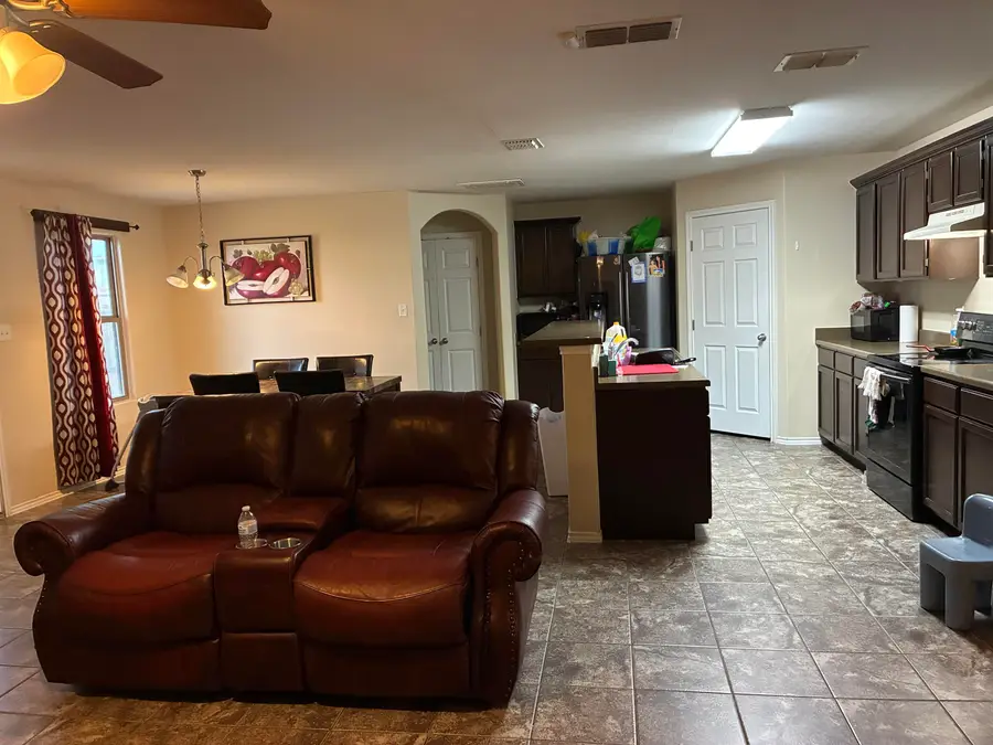 2040 Port Miami St, Laredo, TX 78045 - Image #3
