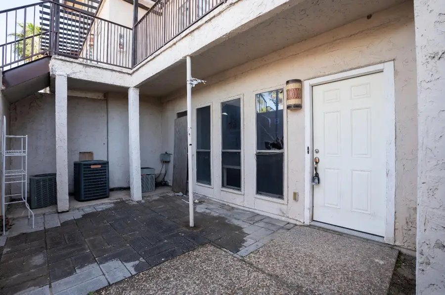 101 W Del Mar Blvd, Laredo, TX 78041 - #2