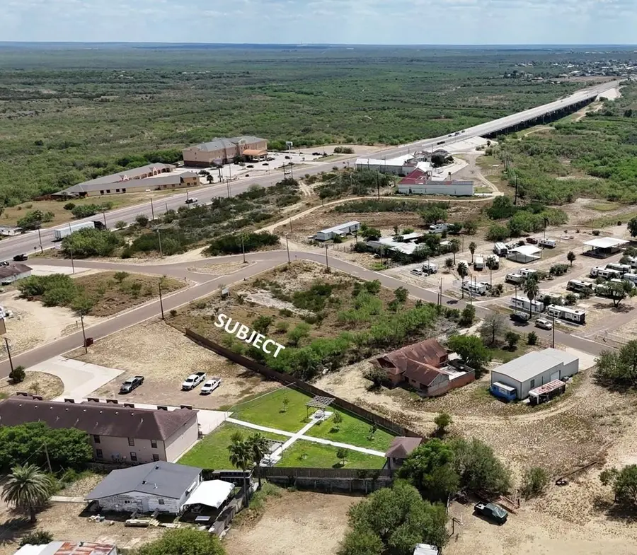 142 Roma St, Zapata, TX 78076 - #3