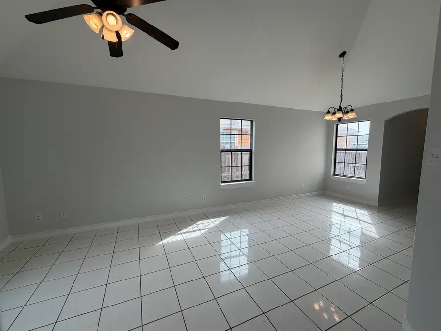 2217 Los Olivos Ln, Laredo, TX 78046 - Image #2