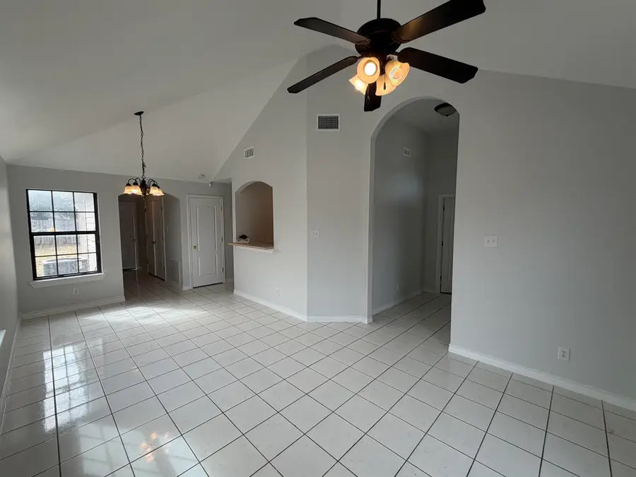 2217 Los Olivos Ln, Laredo, TX 78046 - Image #3