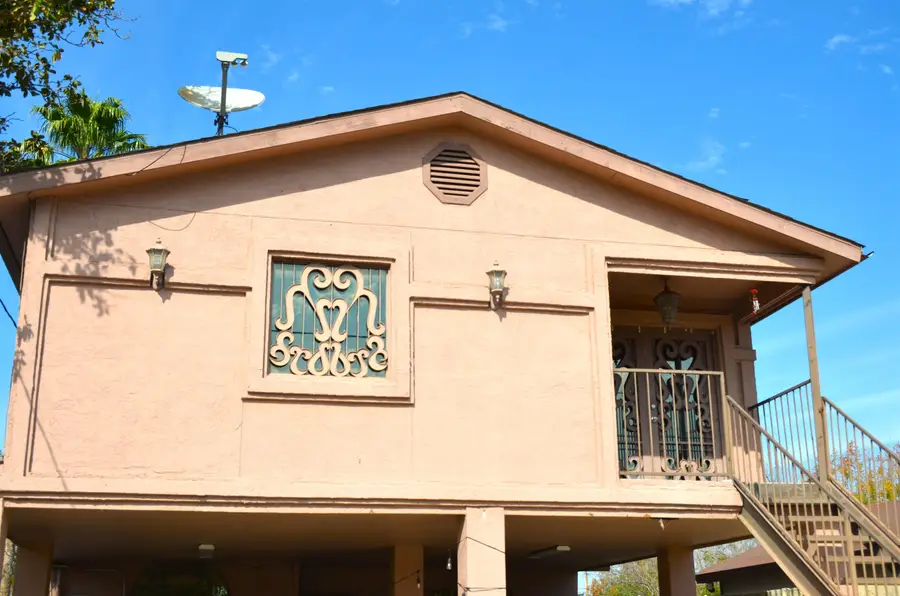 308 E Olive St, Laredo, TX 78041 - Image #2