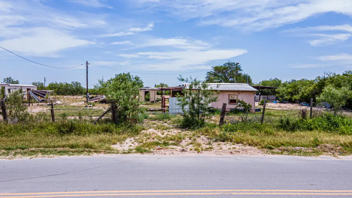 309 Main St, Laredo, TX 78043 - #1