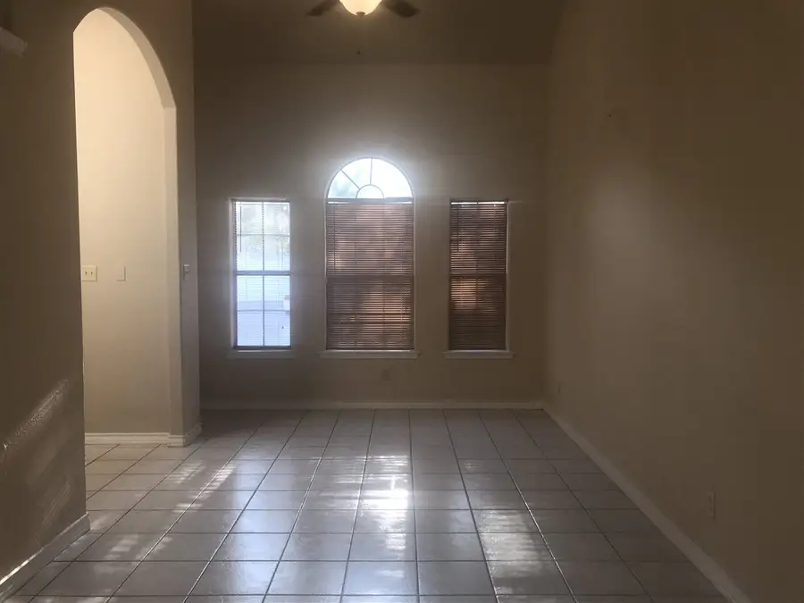 411 Shiloh Dr, Laredo, TX 78045 - #3