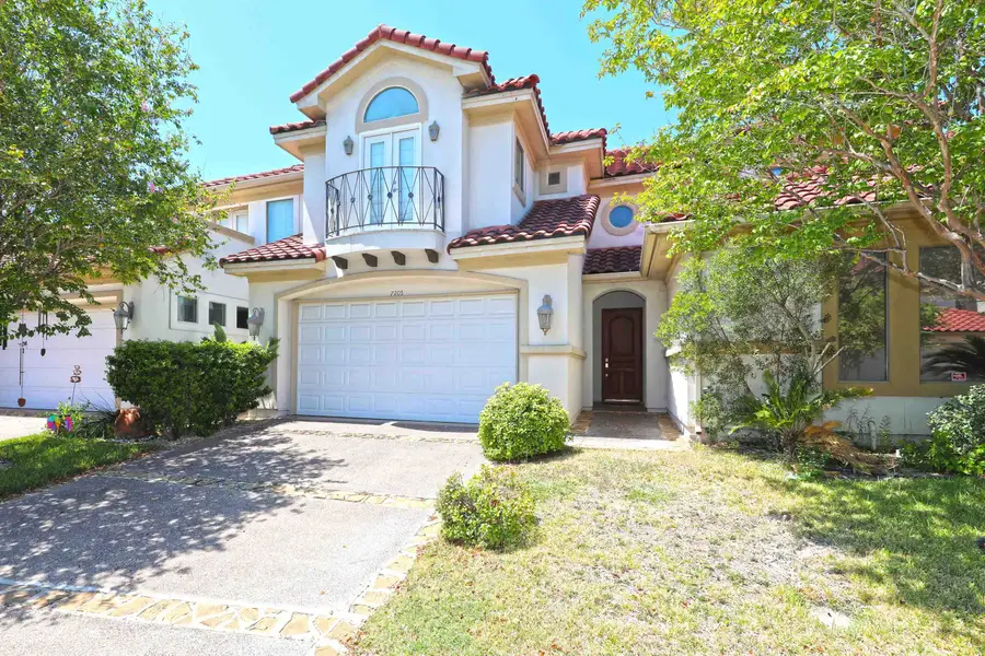 7205 Lake Victoria Rd, Laredo, TX 78401-1966 - #2