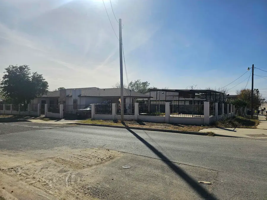 2620 Hendricks Ave, Laredo, TX 78040 - #2