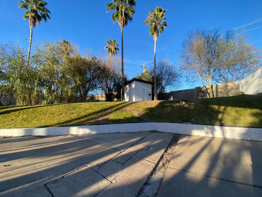 337 Regal Dr, Laredo, TX 78041 - #2