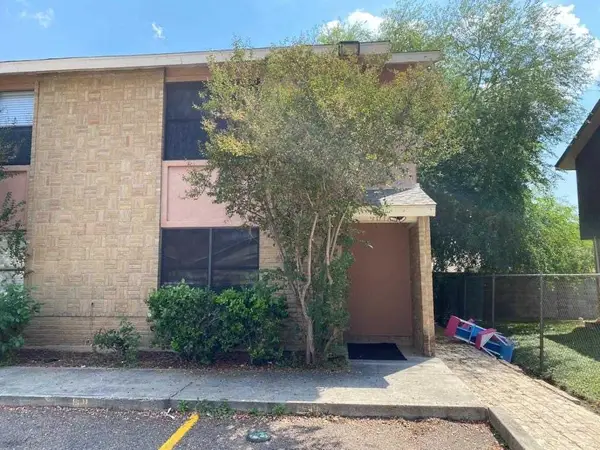 901 A Castle Heights Dr, Laredo, TX 78041-5930