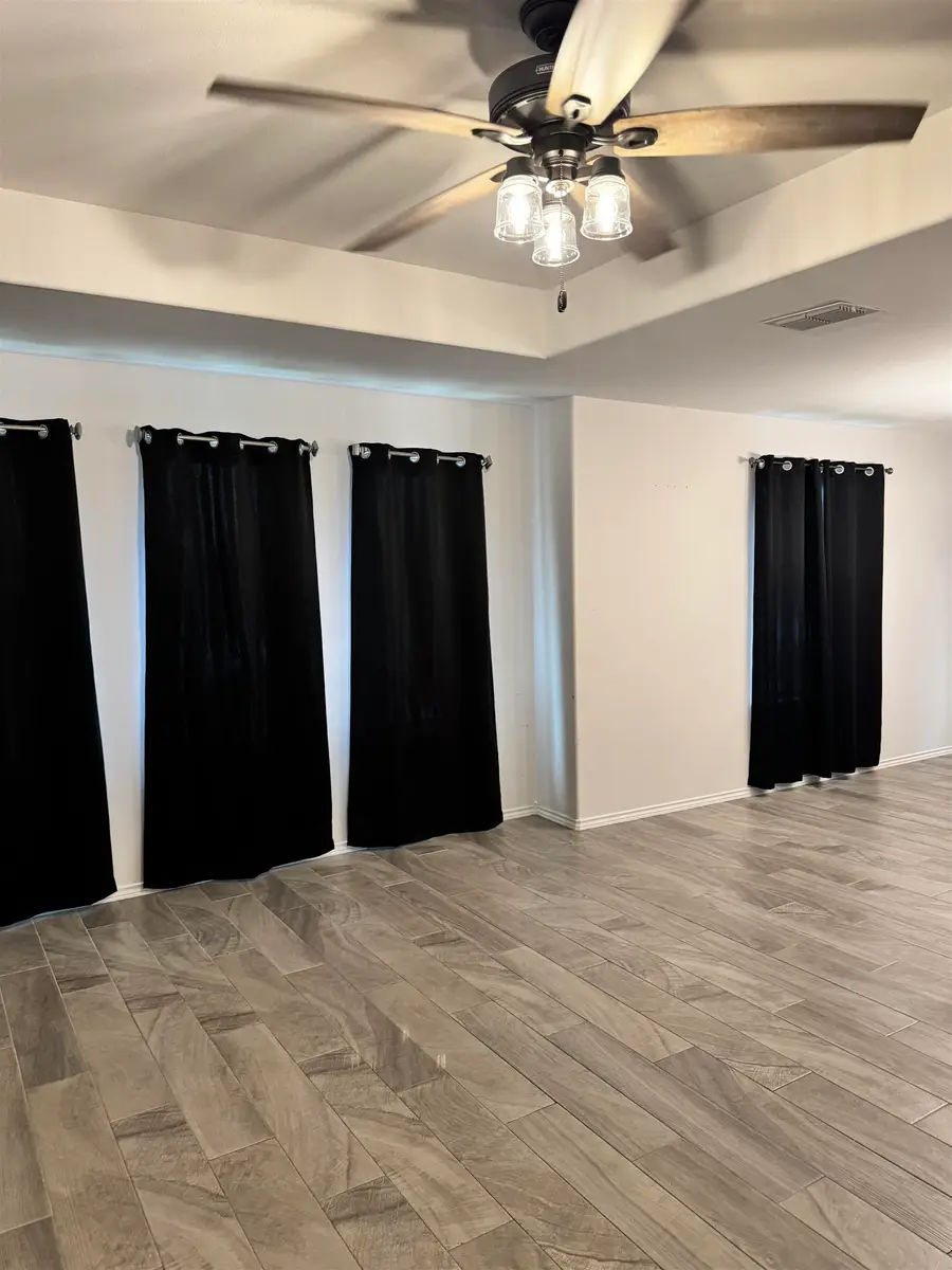 3606 Octavia Dr., Laredo, TX 78046 - #3