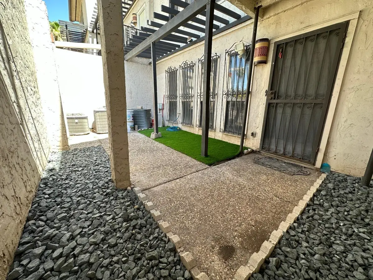 101 W Del Mar Blvd, Laredo, TX 78045 - #1