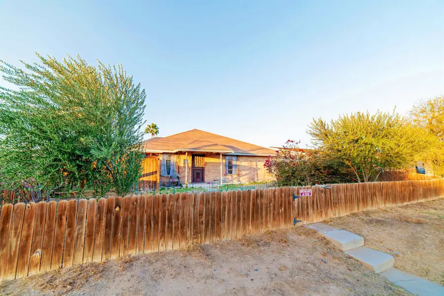 2302 E Locust St, Laredo, TX 78041 - #3