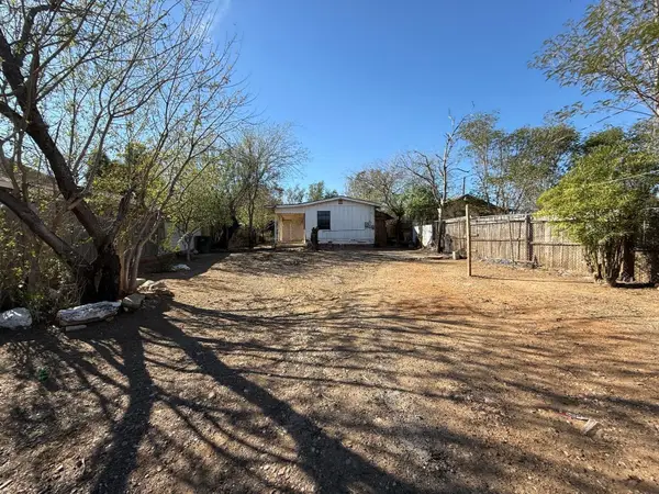 206 S Tapeyste Ave, Laredo, TX 78046