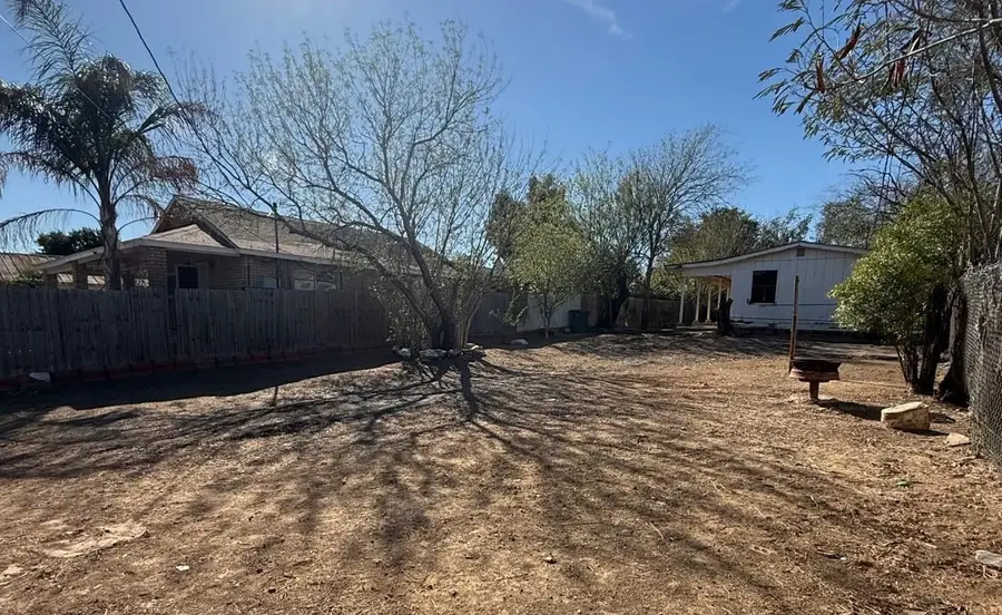 206 S Tapeyste Ave, Laredo, TX 78046 - #3