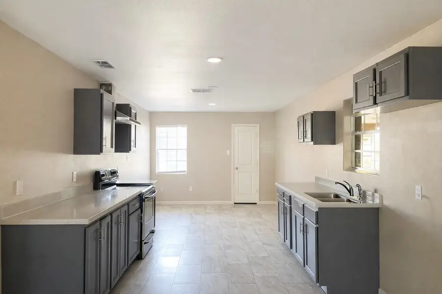 9629 Center Rd, Laredo, TX 78045 - #2