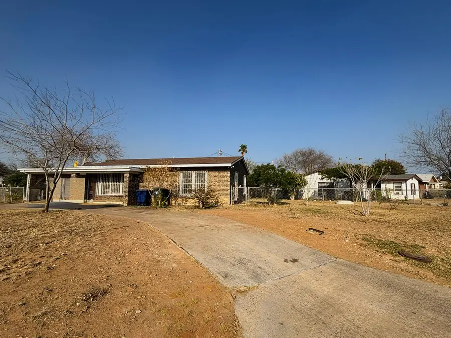 3413 N Buena Vista Ave, Laredo, TX 78043 - #3