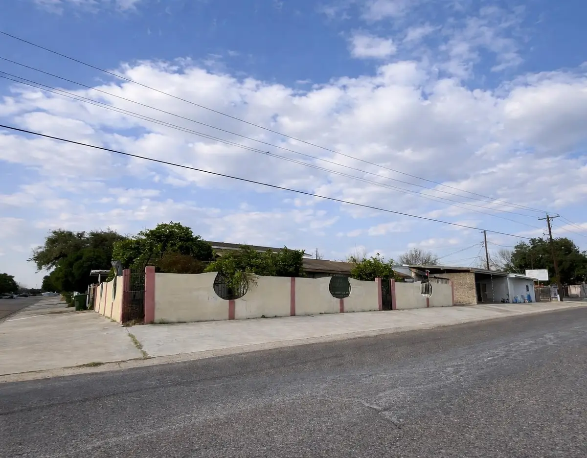 1702 Elm St, Zapata, TX 78076 - #1