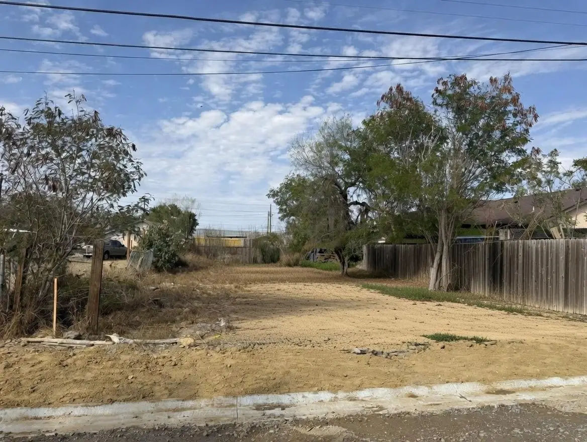 906 E Kearney St, Laredo, TX 78040 - #1