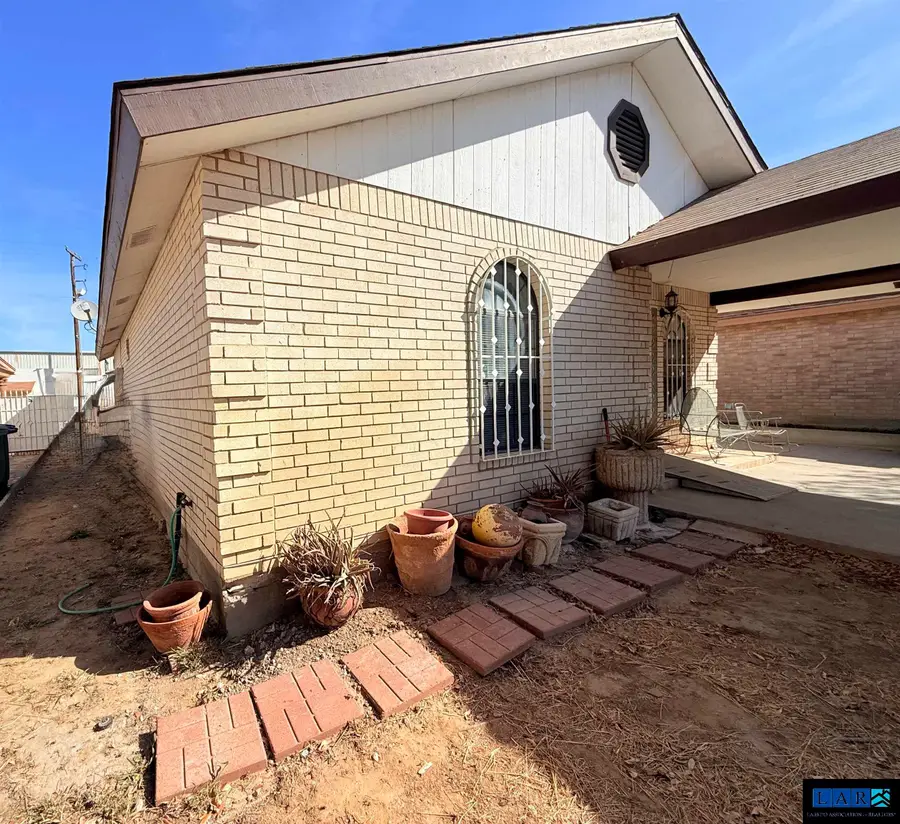 1428 Los Ebanos Dr, Laredo, TX 78041 - #2