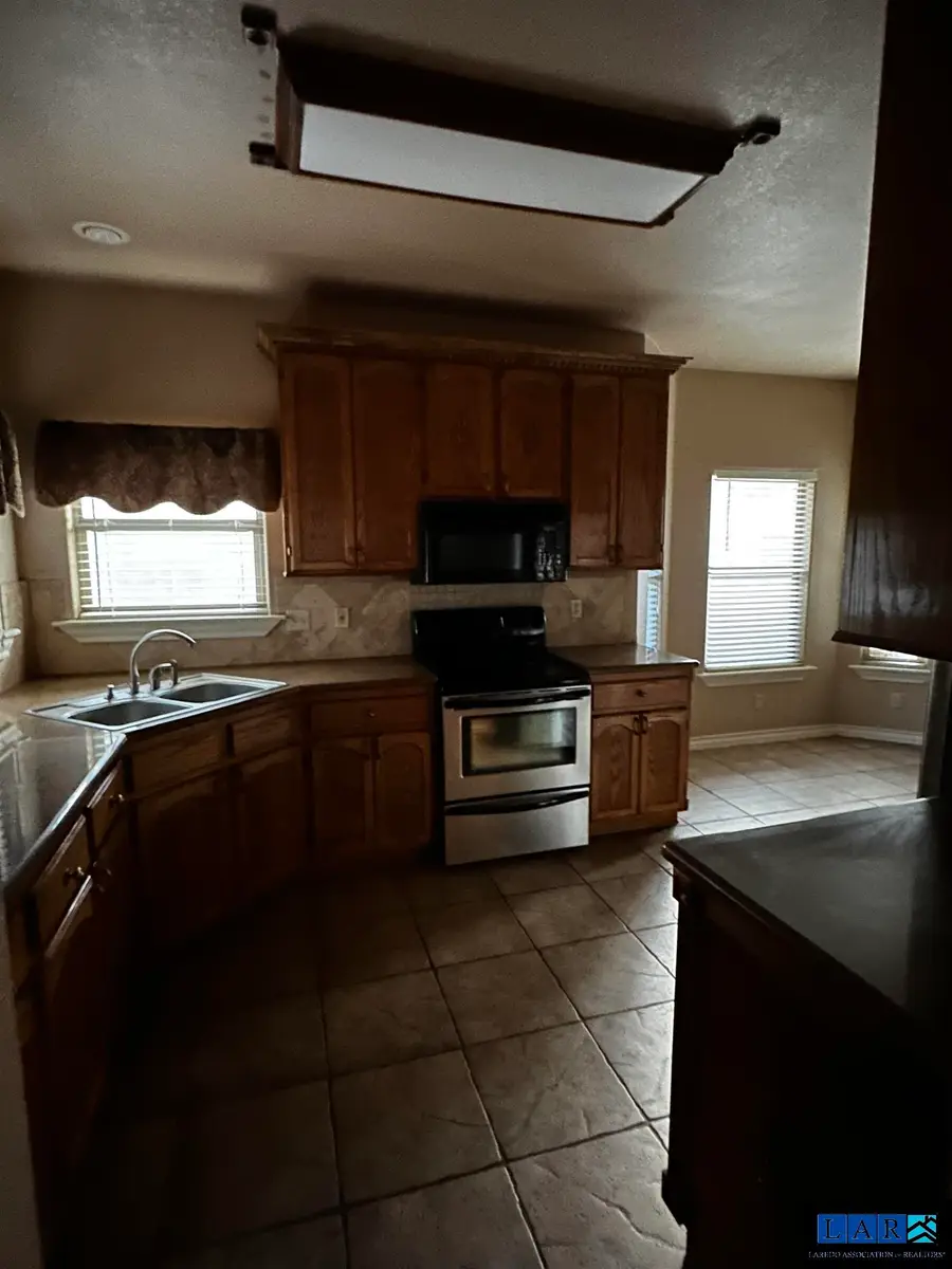 431 Puig Dr, Laredo, TX 78045 - #3