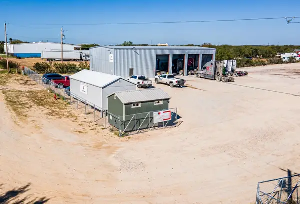 405 Appaloosa Rd, Laredo, TX 78045