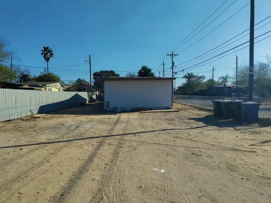 2402 Aldama St, Laredo, TX 78043 - #3