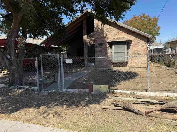 404 W Plum St, Laredo, TX 78040