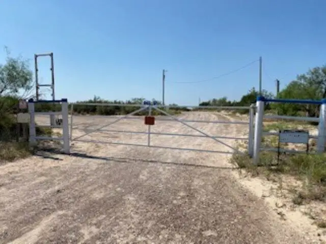 0000 ABST 423, Laredo, TX 78046 - #1