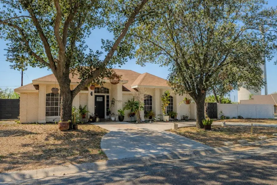 8601 Oakridge Lp, Laredo, TX 78045 - #2