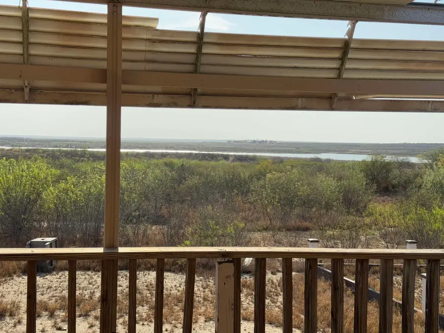 553 Cerrito Dr, Zapata, TX 78076 - #2