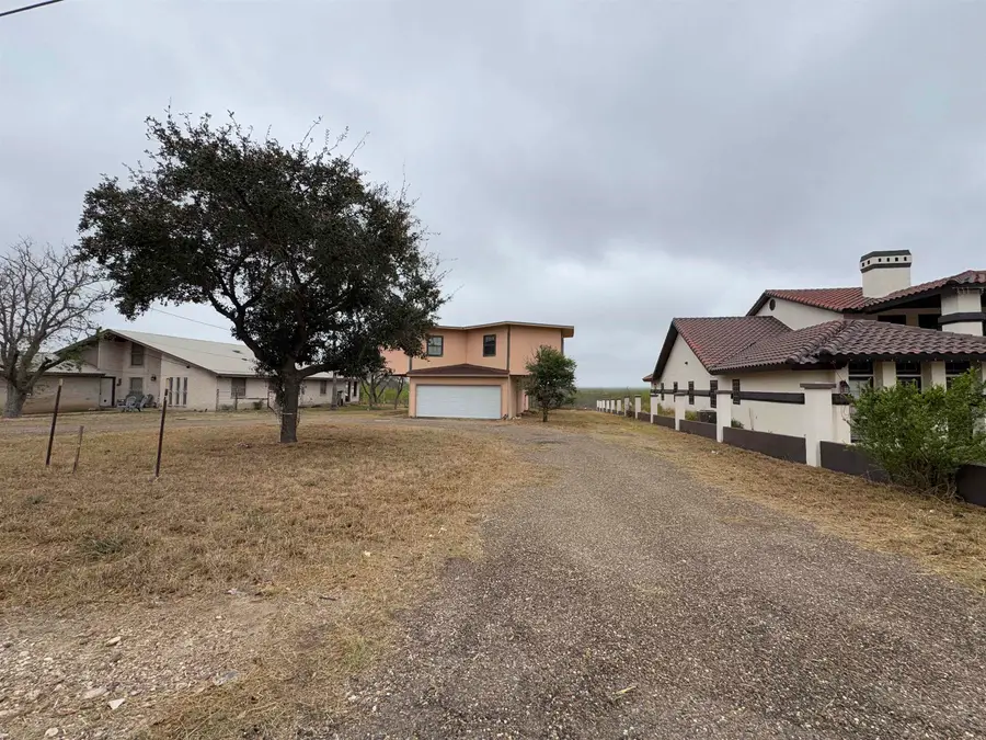 553 Cerrito Dr, Zapata, TX 78076 - #3
