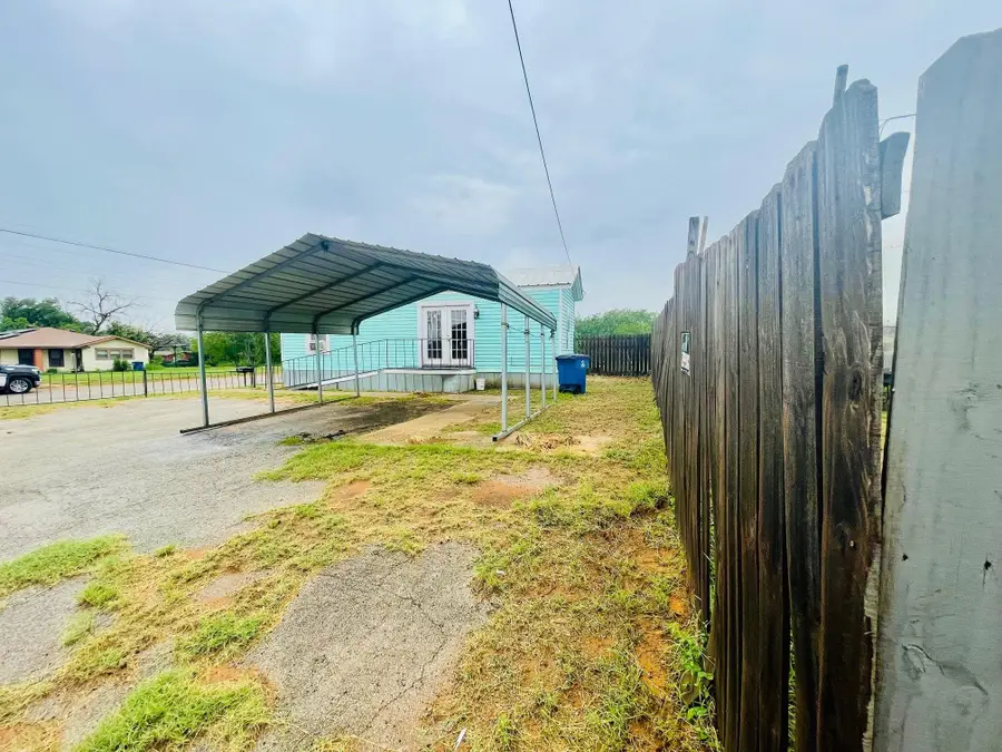 108 Hugo St., Dilley, TX 78017 - #3