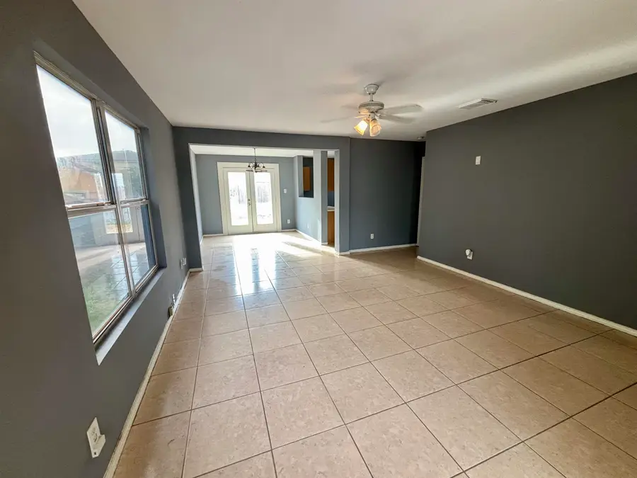 3106 St Isaac Lp, Laredo, TX 78046 - #2