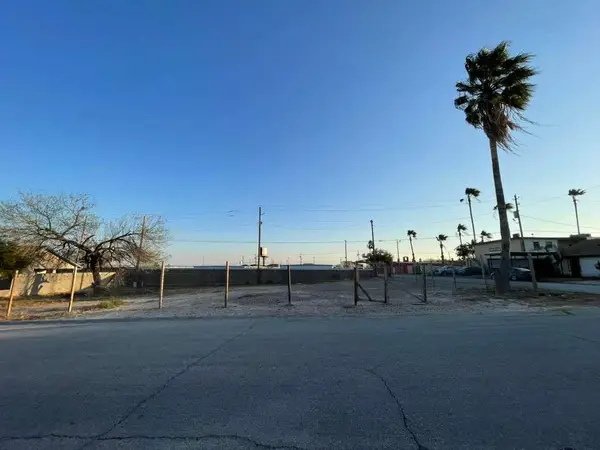 100 Fairway Ln, Laredo, TX 78041