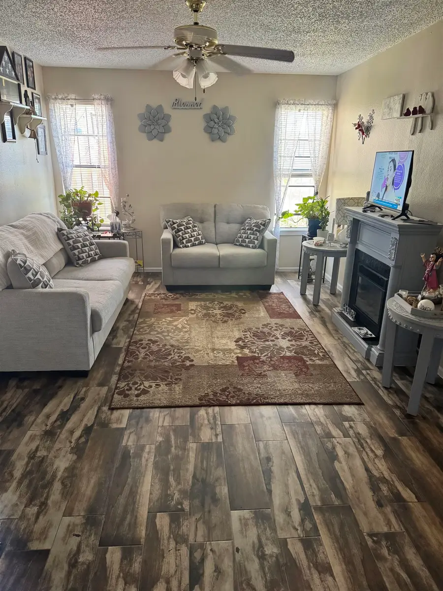 100 E Aurora St, Laredo, TX 78040 - #2