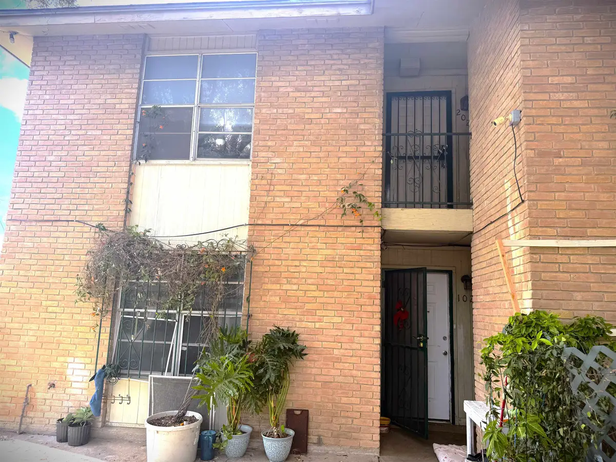 5302 Springfield Ave, Laredo, TX 78041 - #1