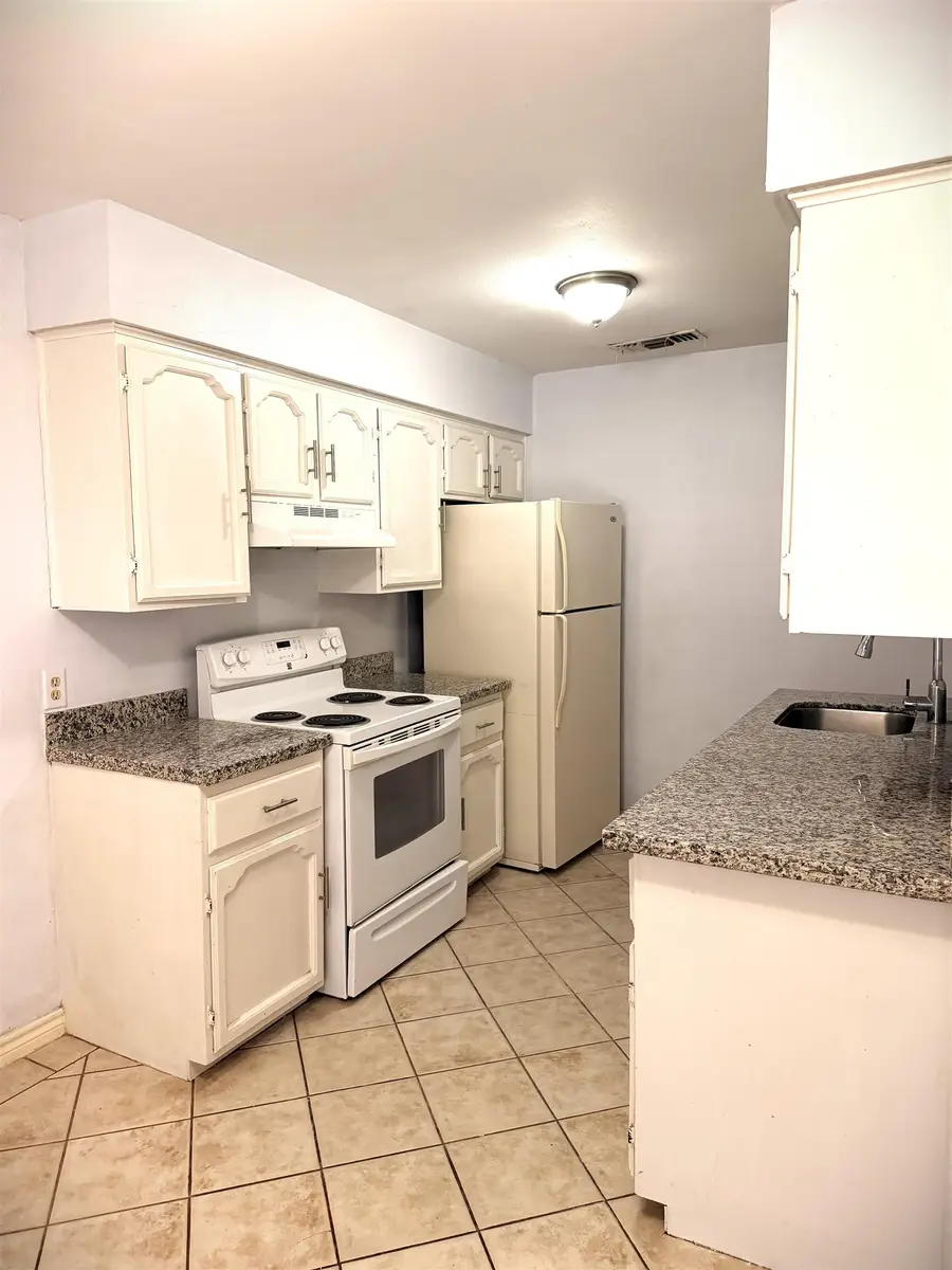 5302 Springfield Ave, Laredo, TX 78041 - #2