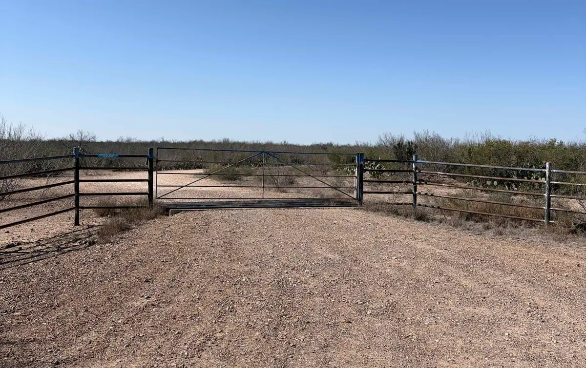 364 Ranch Rd, Laredo, TX 78041 - #1