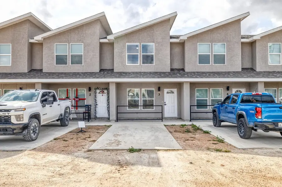 1100 W Houston St, Carrizo Springs, TX 78834 - #2