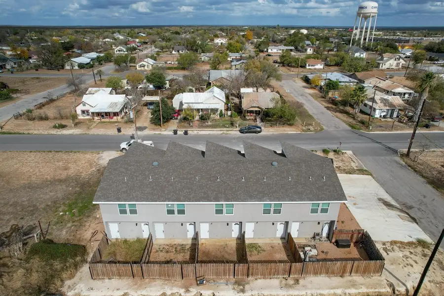 1100 W Houston St, Carrizo Springs, TX 78834 - #3