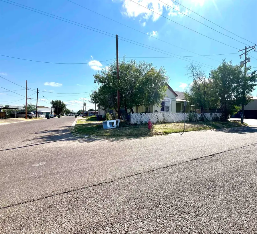1619 Convent Ave, Laredo, TX 78040 - #2