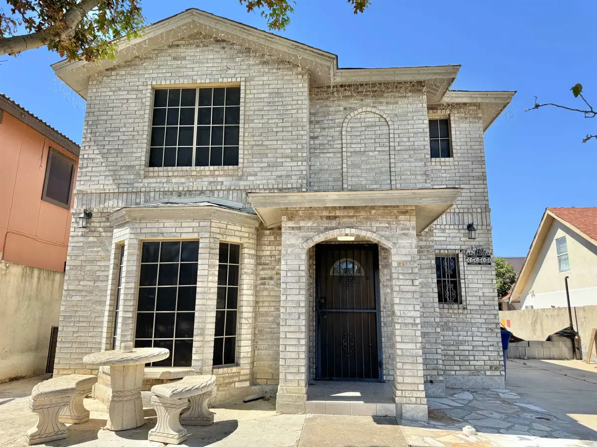 210 Leon Ave, Laredo, TX 78046 - #1