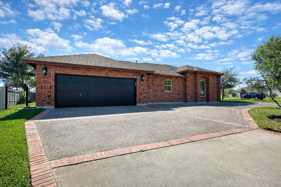 10816 Grenville Rd, Laredo, TX 78045 - #2