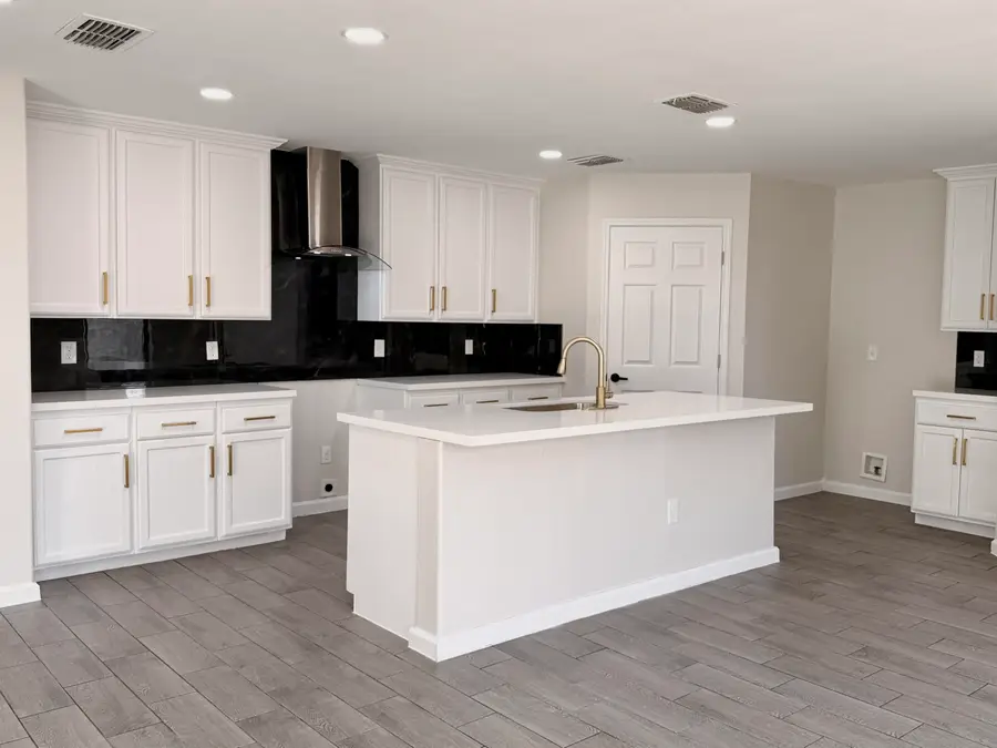 203 Red Cloud Cir, Laredo, TX 78045 - #2