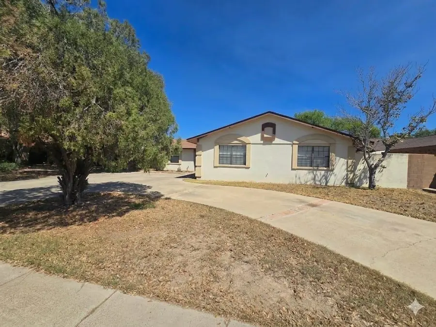 108 Delaware St, Laredo, TX 78041 - #2