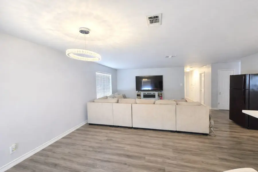 108 Delaware St, Laredo, TX 78041 - #3